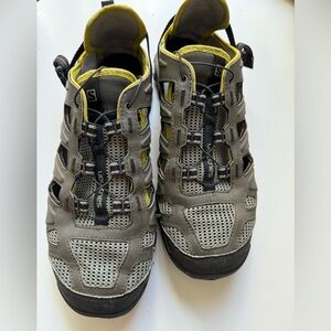 Solomon hiking shoes